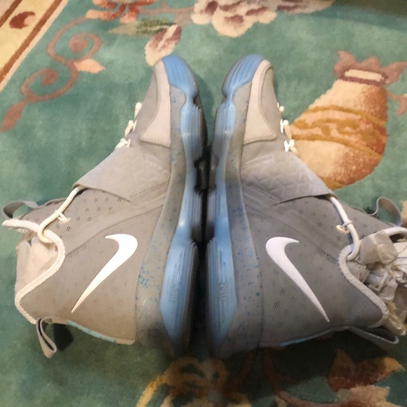 Nike LeBron 14 MAG//MATTE SILVER/GLOW-WHITE main image 4